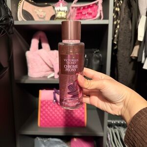 2/$25 victoria’s secret chrome peony 💕